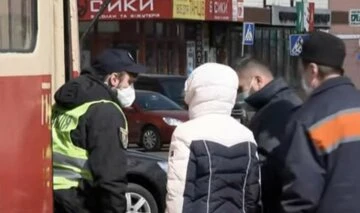 карантин, локдаун, українці в масках, пенсіонер, проїзд у транспорті, поліція карантин, локдаун, українці в масках, пенсіонер, проїзд у транспорті, поліція